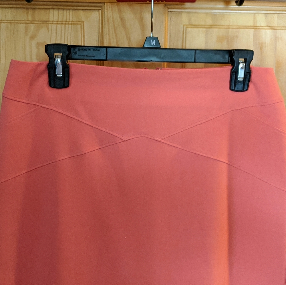 New York & Company 7th avenue skirt. Size 6. - Picture 6 of 7